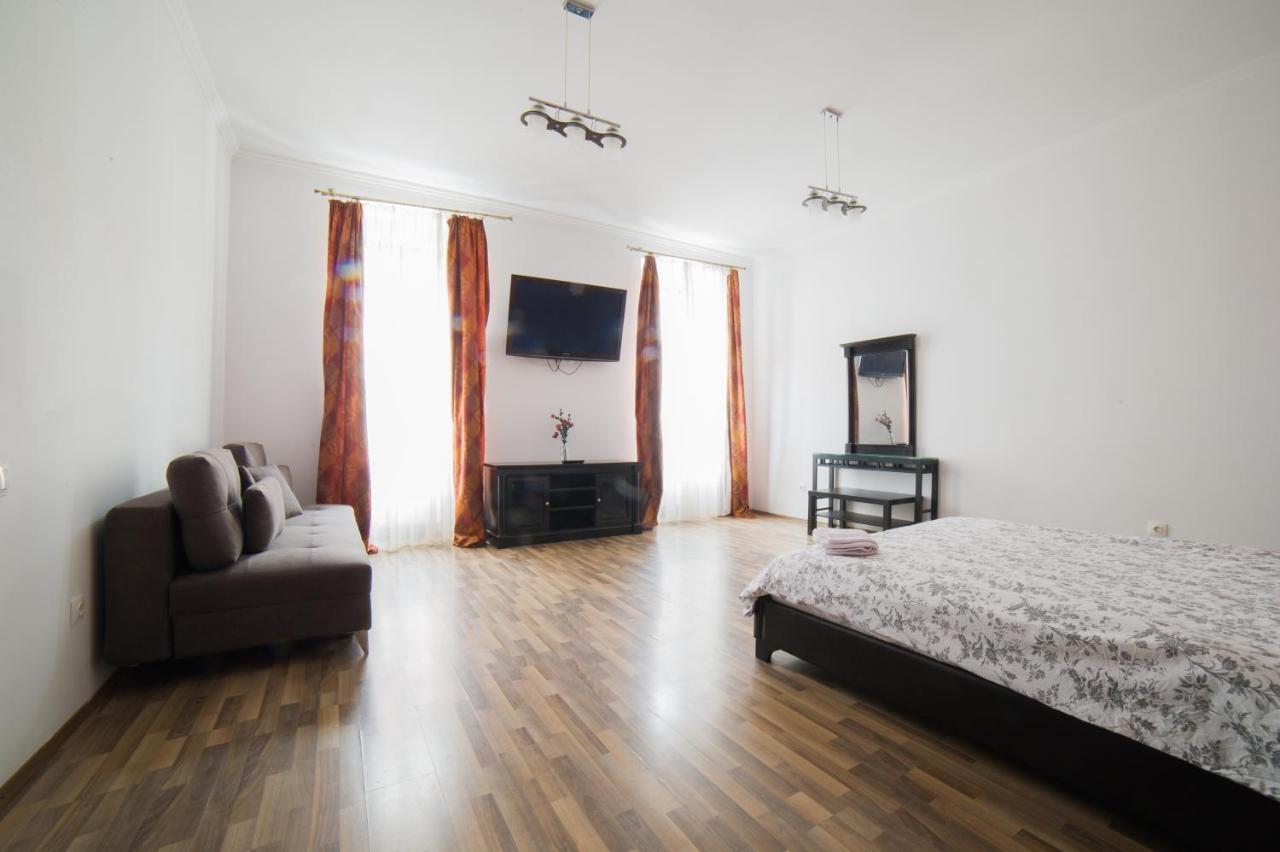 Central Studio Bnb Braşov Eksteriør billede