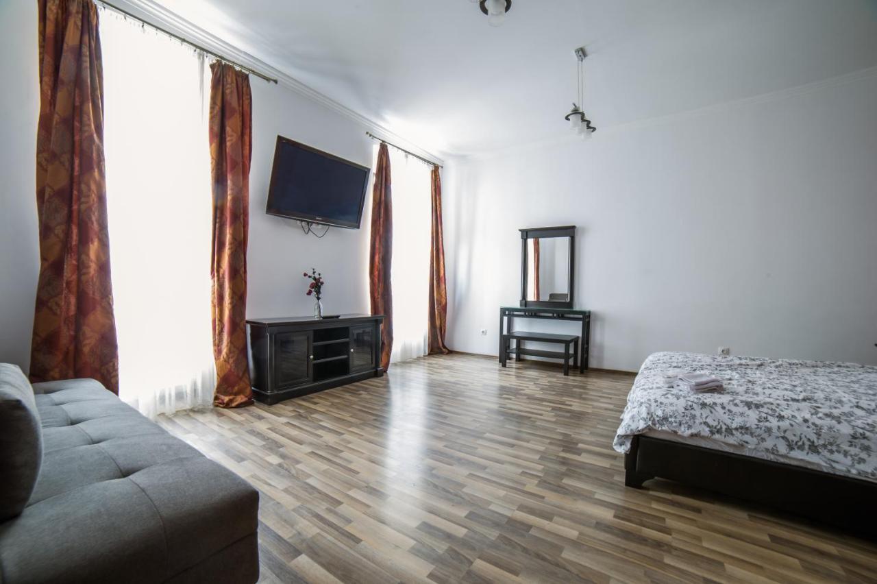 Central Studio Bnb Braşov Eksteriør billede